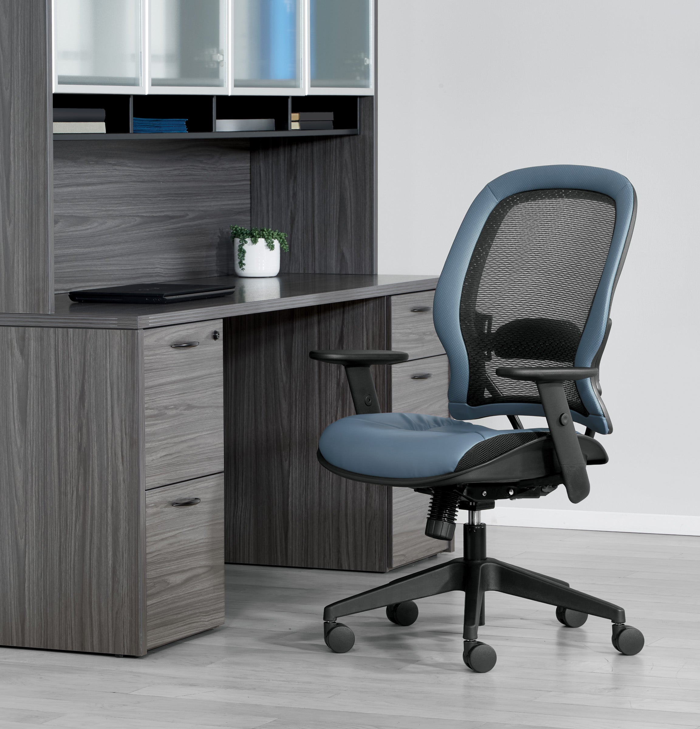 Dark Air Grid® Back Managers Chair